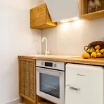 Yvonne Apartment *