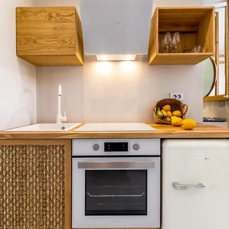 Yvonne * Κατομέρι